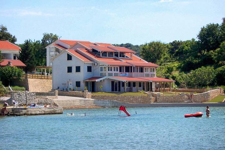 Entire apartment, Two bedroom apartment near beach Kampor, Rab A-3213-b in Plaža Miral, Kampor