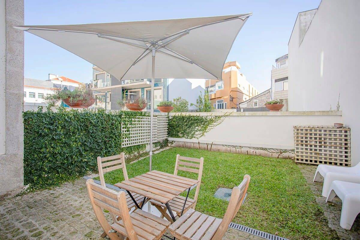 Ganze Wohnung, Liiiving in Porto - Garden Light Mezzanine in Santo Ildefonso, Porto