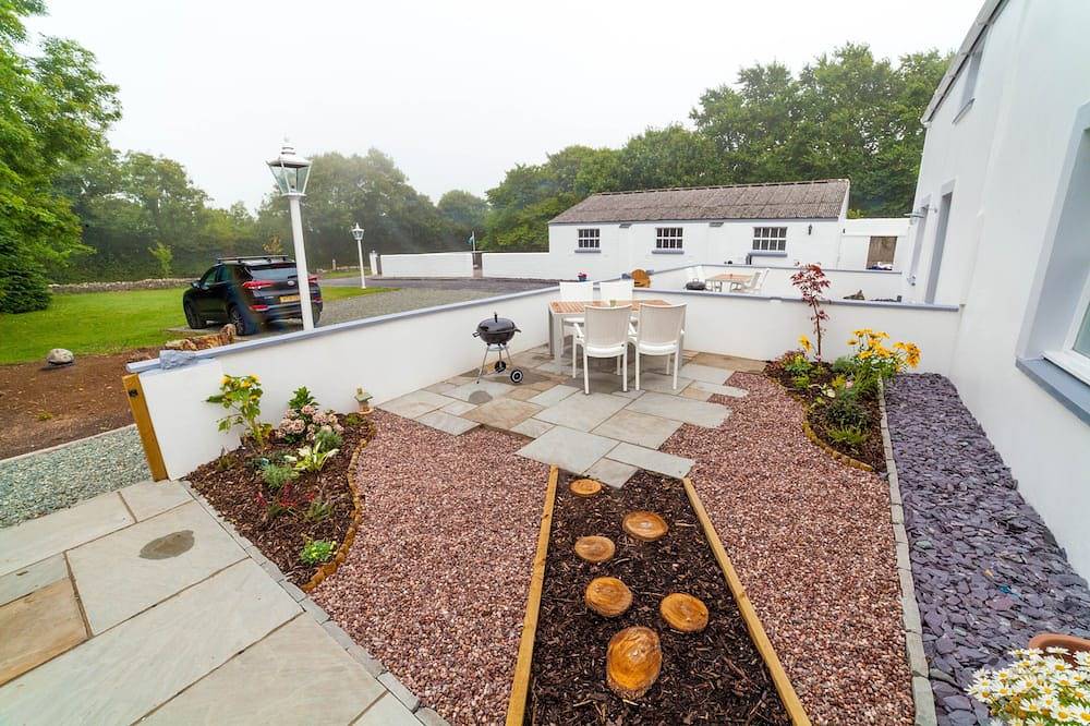Colby Cottage, Wynd Hill Hideaway - walk to coast path, beach and pub! in Manorbier, Pembrokeshire