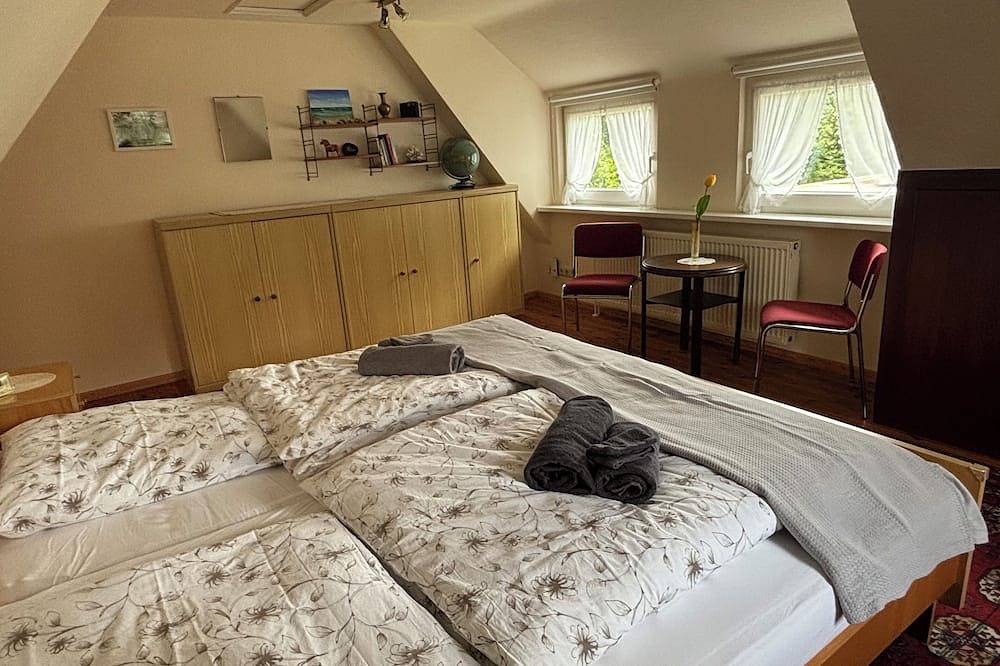 Reetgedecktes Ferienhaus am Strandweg in Lütjensee in Lütjensee, Kreis Stormarn