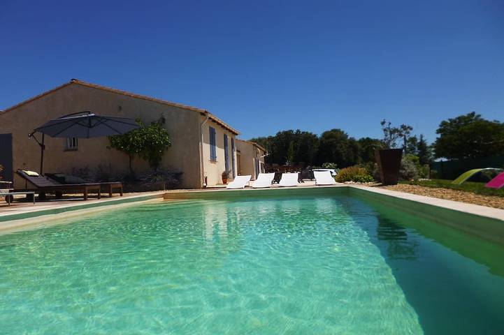 Location de vacances pour 8 personnes, avec Terrasse et Jardin à Castillon-du-Gard