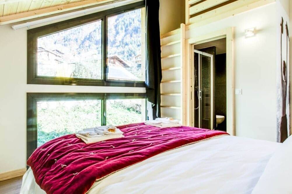 Luxury Chalet 12 Guests – Mont-Blanc View – Near Chamonix in Servoz, Region Bonneville