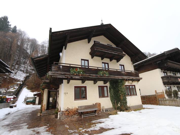 Ferienhaus für 10 Personen, mit Balkon und Terrasse sowie Garten in Saalbach-Hinterglemm