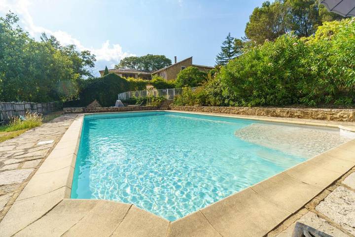 Location de vacances pour 14 personnes, avec jardin ainsi que vue et piscine à Tresques - 2