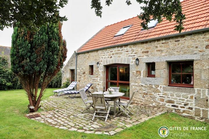 Gîte für 4 Personen, mit Terrasse und Garten in Plougoulm