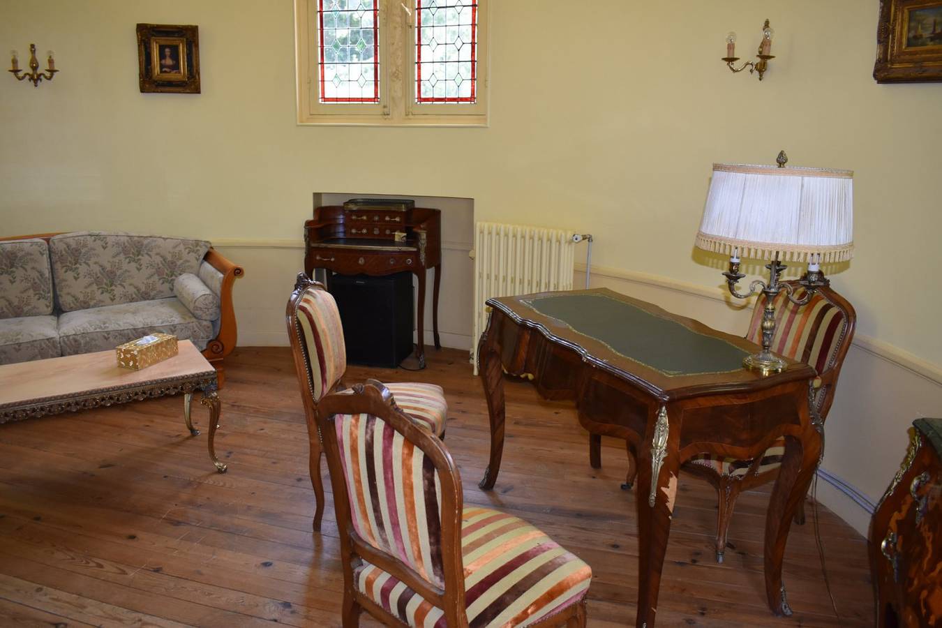 Riverside B&B avec parking, WiFi et bain à remous in Morigny-Champigny, Essonne