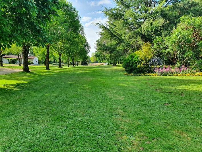 Location de vacances pour 6 personnes, avec jardin à Saint-Sornin - 2