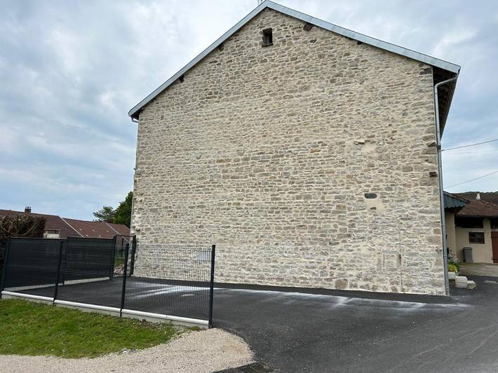 Location de vacances pour 8 personnes, avec vue sur le lac ainsi que vue et jardin à Largillay-Marsonnay - 2