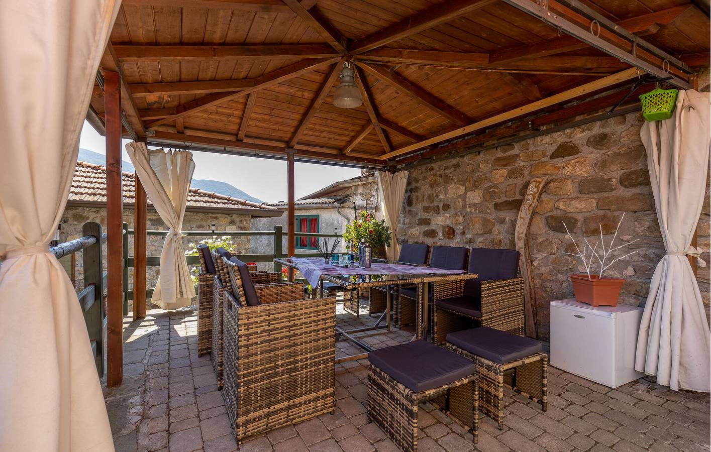 Sillano Gartenoase mit Pool, Internet und Parkplatz in Piazza al Serchio, Garfagnana