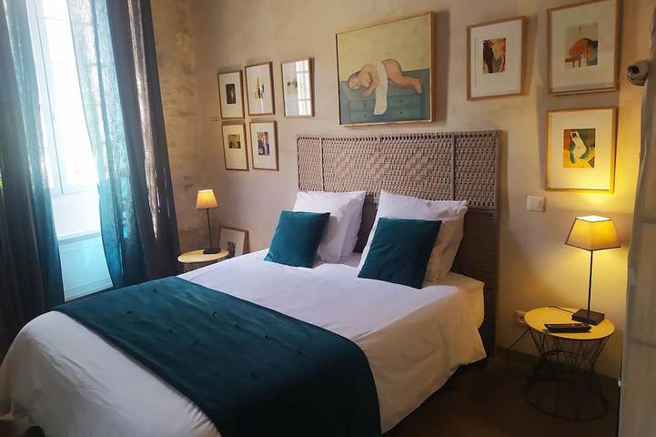 Entire apartment, Very comfortable independent studio of 30 m2, in a 19th century presbytery. in Tarascon, Arles region