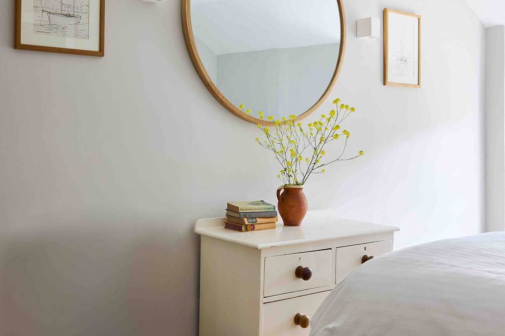 Beautiful cottage with sea views and private beach access in Helford, Cornwall