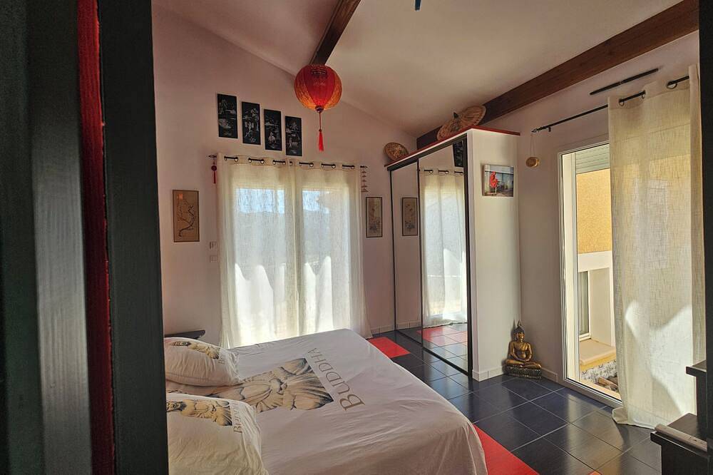 Beautiful villa with 2 swimming pools, outdoor and indoor and 2 heated Jaccuzzi in Hérépian, Région de Béziers