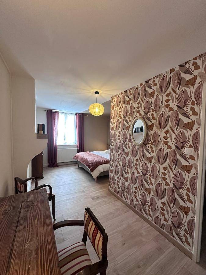 Location de vacances pour 7 personnes, avec terrasse dans La Charmee - 3