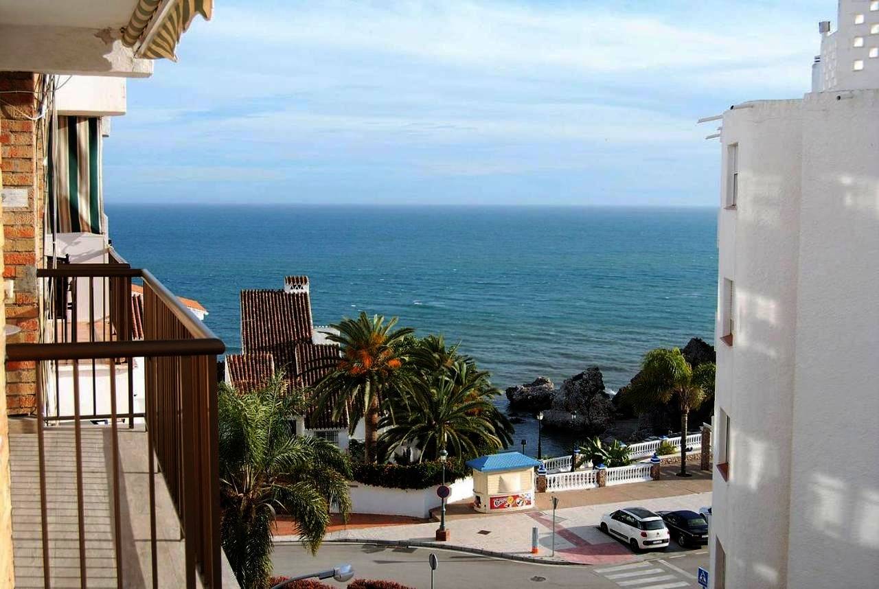 Apartamentos Latin in Playa Carabeíllo, Nerja