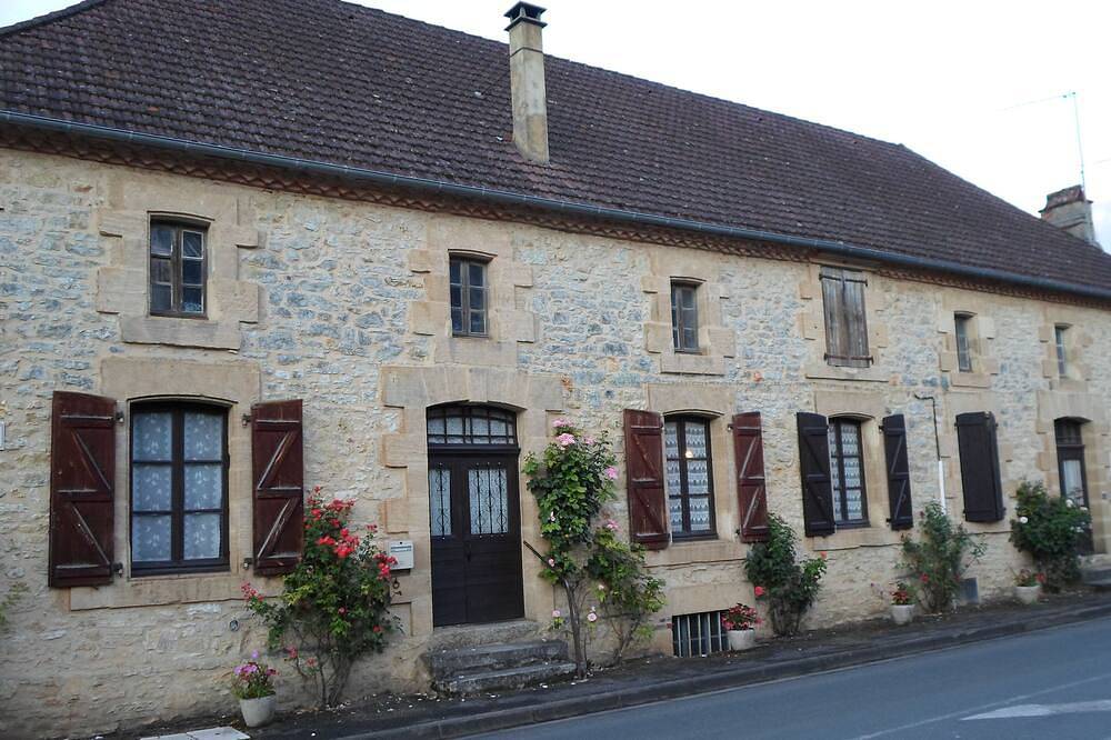 Appartement entier, Studio 35 m2 avec vue sur canal ancien moulin proche centre rue  de la gare in Daglan, Périgord Noir