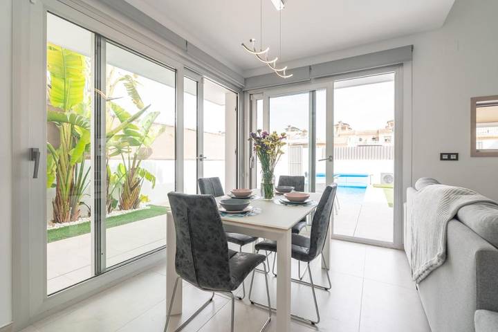 Casa rural para 6 personas, con terraza y piscina además de vistas al lago y vistas, Se admiten mascotas en Guardamar del Segura - 4