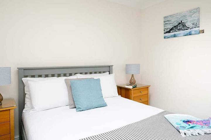Central Home Near The Sea and Town with 2 Bedrooms in Penzance, Cornouailles