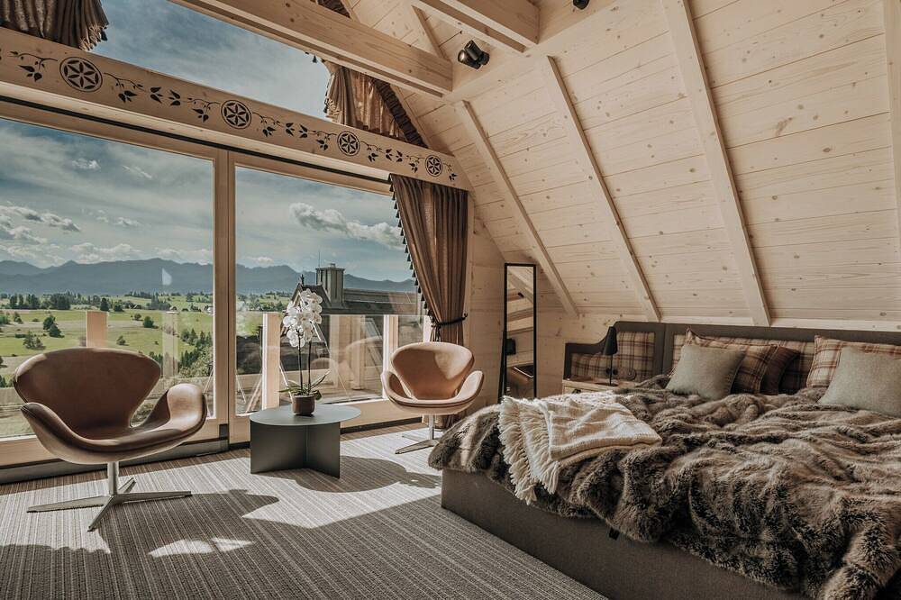 Luxury mountain chalet, wooden house, Tatra Bjerge View, tatra mountains in Karpaty (Polska)