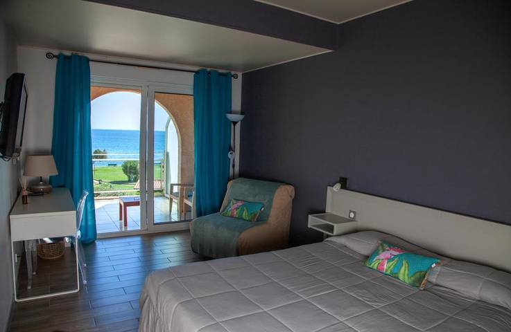 Hôtel pour 2 personnes, avec bassin pour enfant ainsi que jardin et piscine