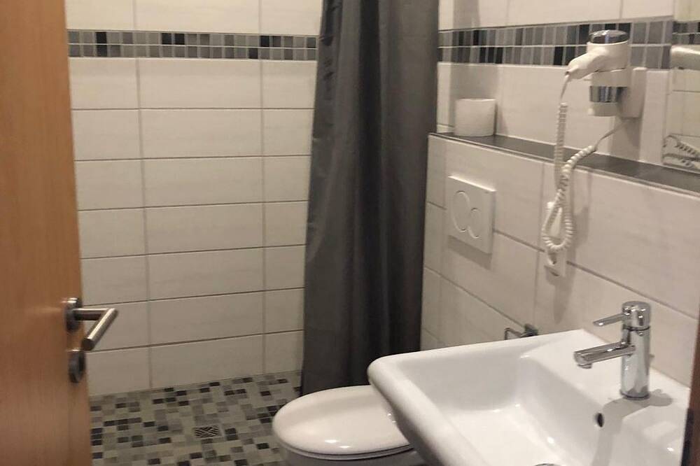 Einzelzimmer Dusche/Wc, Balkon - Hotel Zum Mühlental in Buch, Hunsrück