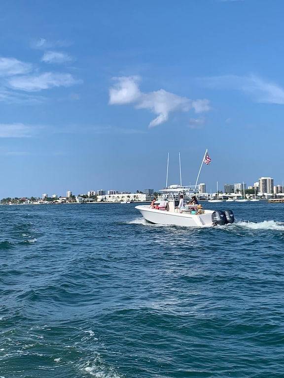 Ganze Wohnung, 🏝Palm Beach Island Condo-Hotel, King Corner Studio Close to Beach 24/7 Desk🏖 in Palm Beach, Palm Beach County