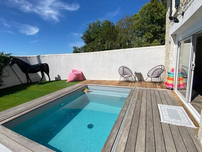 Gîte pour 2 personnes, avec Terrasse ainsi que Piscine et Vue à Angliers