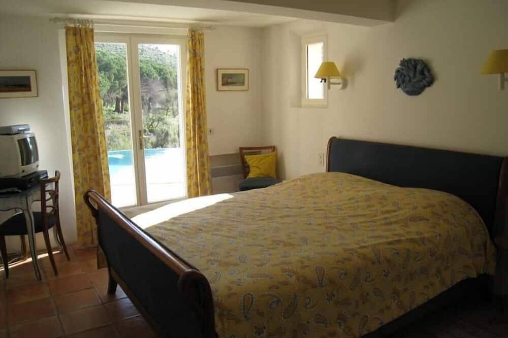 Sea views and exceptional environment in Ramatuelle, Parc national Port-Cros