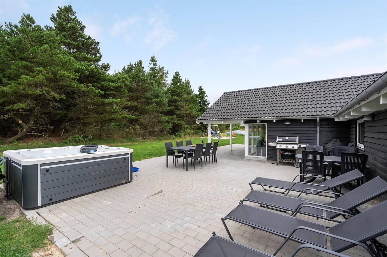 Beautiful home in Rømø w/ 4 Bedrooms, Sauna and Wifi in Sønderstrand, Tagholm