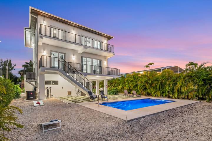 Vacation rental for 10 people, with yard and terrace in Marathon