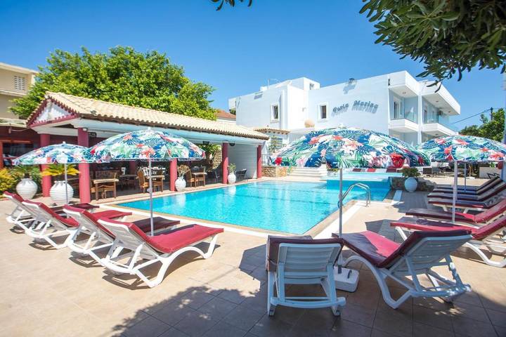 Maison d’hôte pour 3 personnes, avec Balcon et Terrasse ainsi que Jardin et Piscine