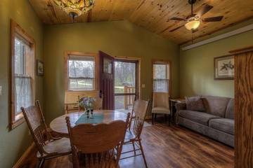 Log Cabin for 6 Guests in Mount Rushmore, Pennington County, Picture 2