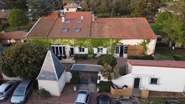 Location de vacances pour 2 personnes, avec jardin à Commelle-Vernay - 4