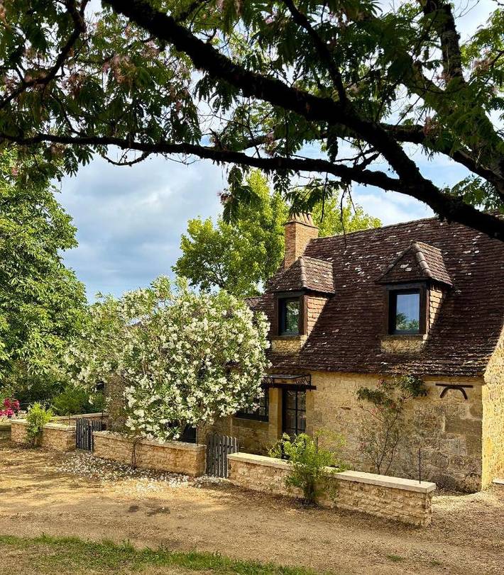 Location de vacances pour 5 personnes, avec Jacuzzi et Terrasse ainsi que Jardin et Piscine à Monsac