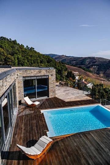 Gîte pour 4 personnes, avec vue ainsi que jardin et piscine dans Mesão Frio