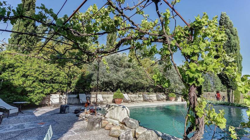 Location de vacances pour 5 personnes, avec jardin et piscine, animaux acceptés à Oppède - 2