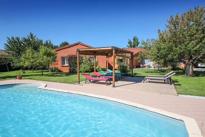 Maison d’hôte pour 2 personnes, avec jardin ainsi que piscine et vue à Laboutarie