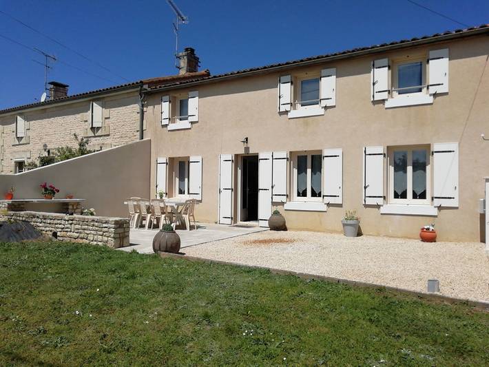 Gîte pour 8 personnes, avec terrasse et jardin