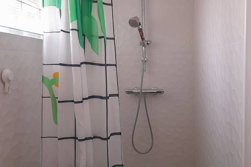 Entire apartment, T1 at the foot of Garlaban with small garden in Aubagne, Marseille region