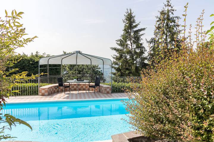 Ferienhaus für 6 Personen, mit Balkon und Terrasse sowie Garten und Seeblick in Villanuova sul Clisi