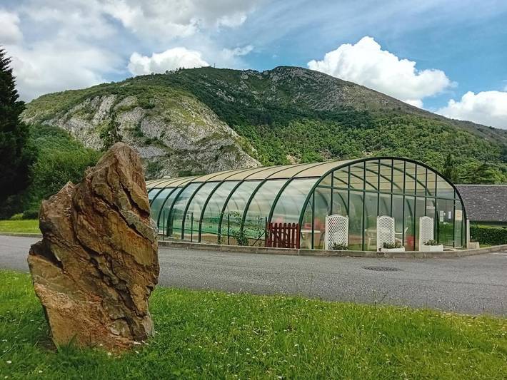 Appartement de vacances pour 4 personnes, avec balcon et vue ainsi que piscine et jardin