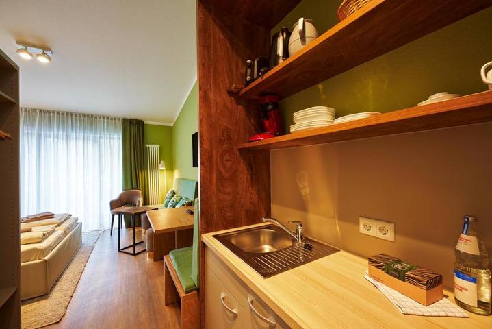 Camping für 4 Personen, mit Terrasse und Garten sowie Pool und Ausblick in Baden-Württemberg - 4