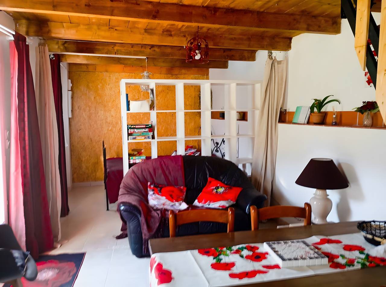 Cottage 'Gîte Les Coquelicots' with Shared Pool, Wi-Fi and Air Conditioning in Saint-Sébastien-d'Aigrefeuille, Cévennes