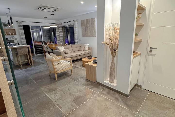 Location de vacances pour 8 personnes, avec terrasse ainsi que jacuzzi et jardin à Saint-Ciers-du-Taillon - 2