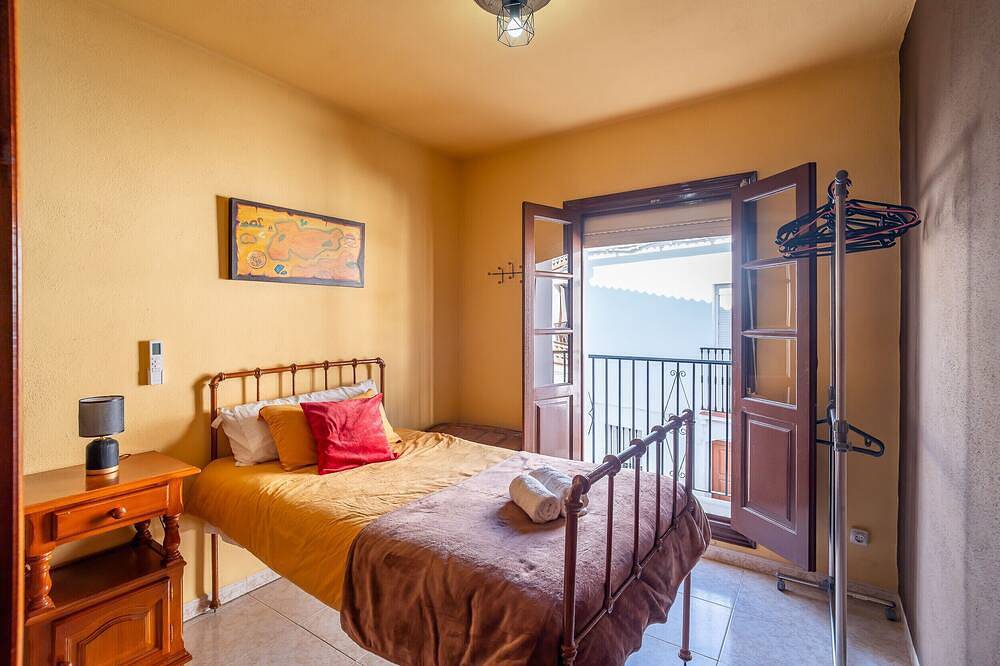 Cubo's Casa Mox Sierra de las Nieves Views / piscina privada / aire acondicionado / centrico / aparcamiento gratis in Yunquera, Sierra de las Nieves