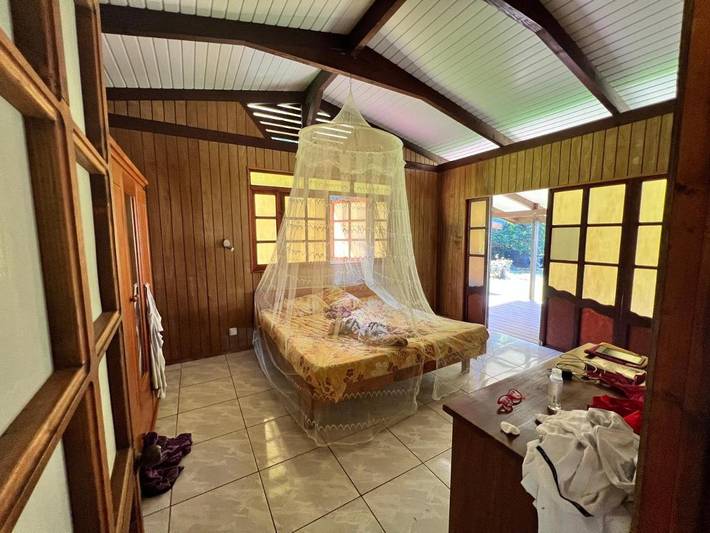 Gîte pour 3 personnes, avec piscine ainsi que terrasse et jardin dans Uturoa - 4