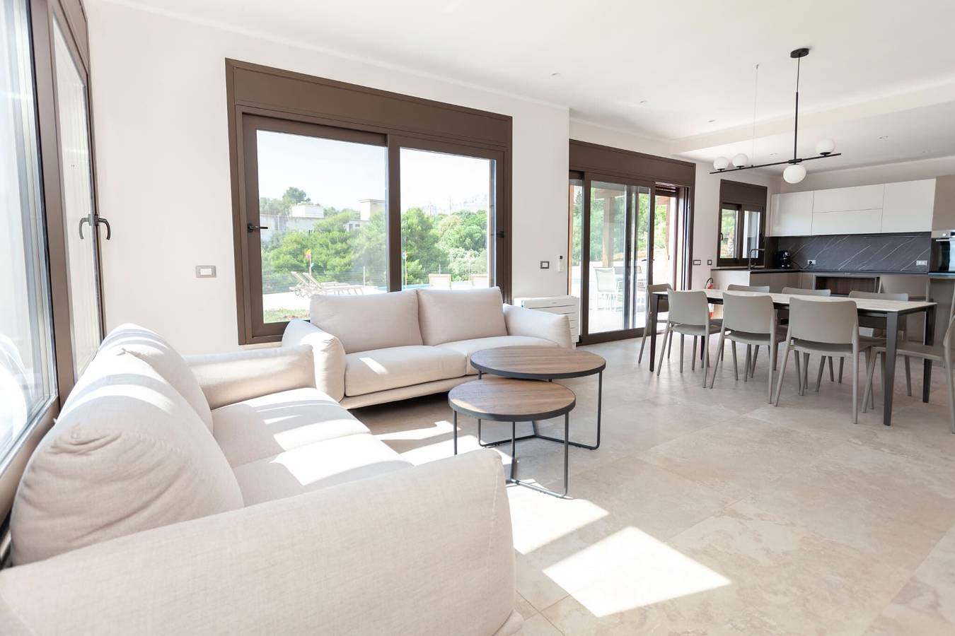 Villa Majestic mit Meerblick, Wlan, Klimaanlage und Gemeinschaftspool in Citta del Mare, Terrasini