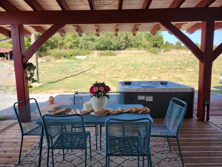Ferienhaus für 6 Personen, mit Whirlpool und Garten