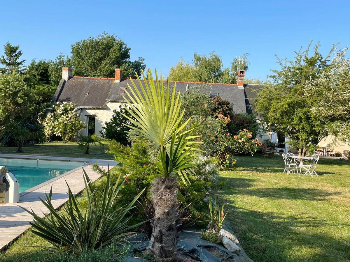 Double Room with Private Bathroom in Villebernier, Vallée de la Loire