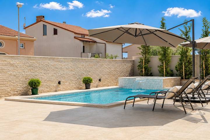Villa V&d near the Pula Arena and beautiful beache in Pula-Medulin, Pula