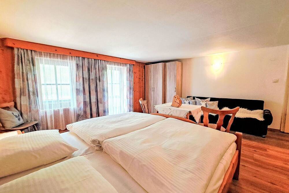 Gezellig appartement in vakantiehuis voor 12 personen met Wifi, Tv, patio en panorama in Hainzenberg, Zillertaler Alpen